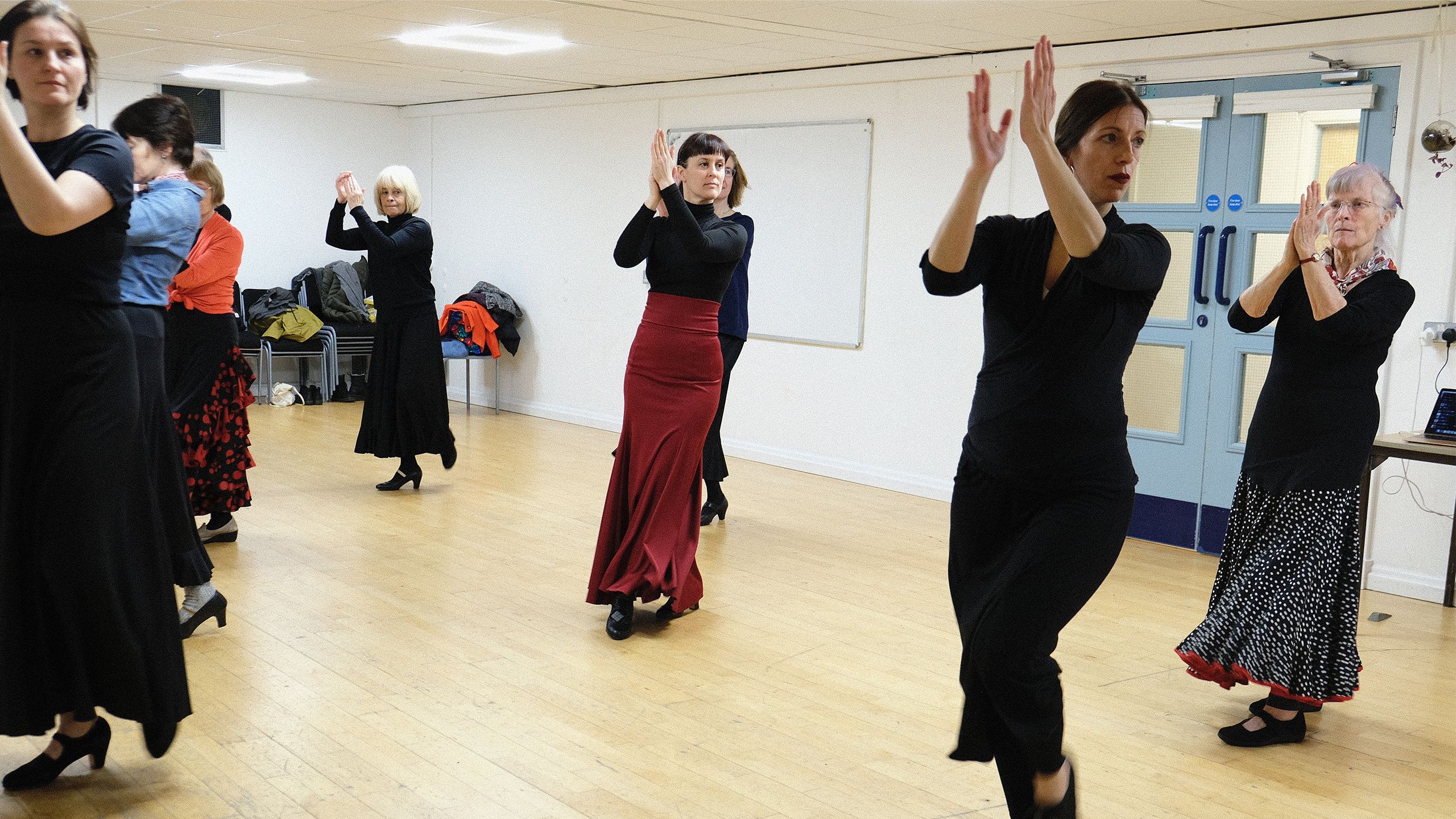 Flamenco dancers clapping