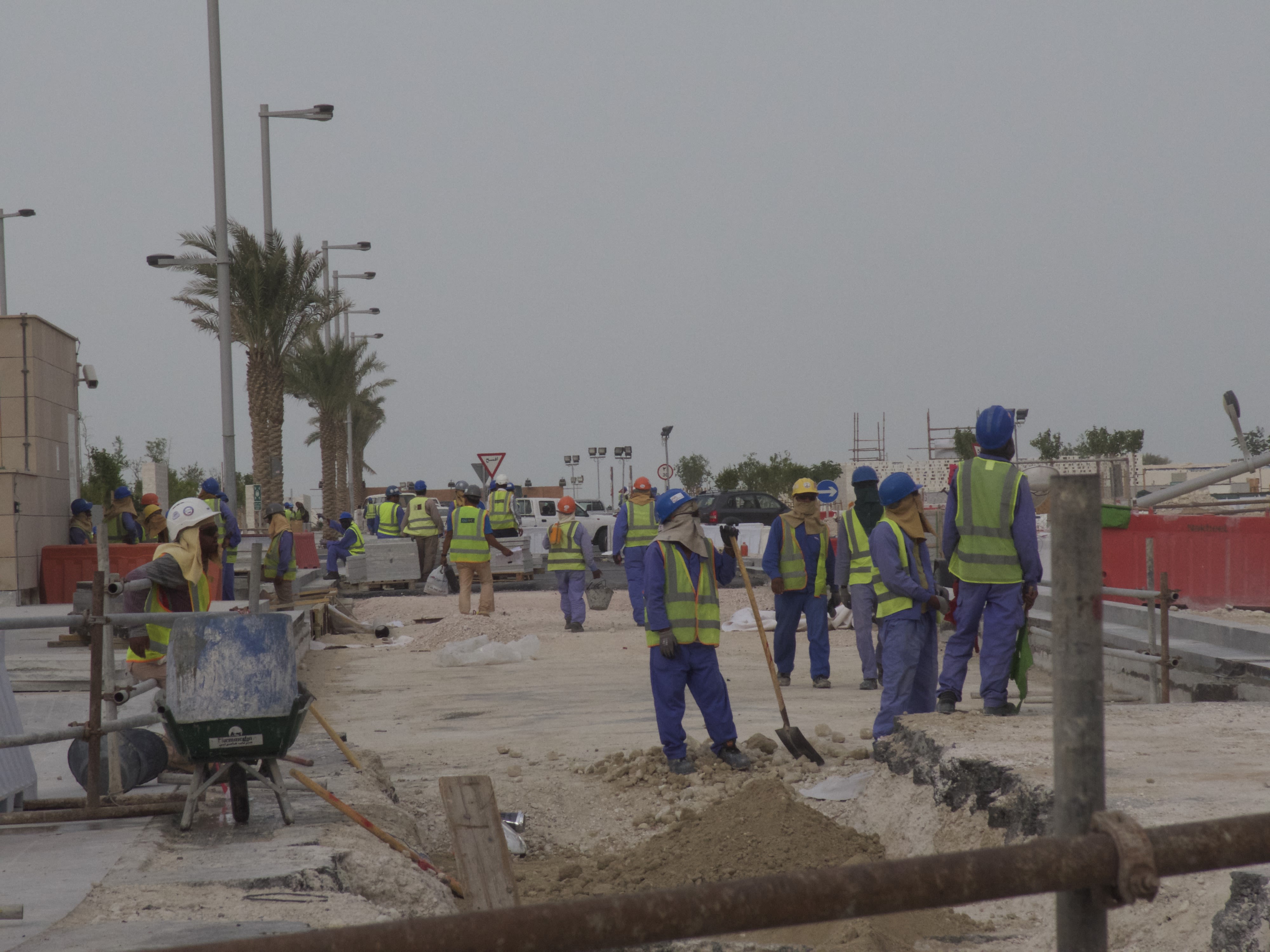 Amnesty International: workers on site in Doha (Qatar)
