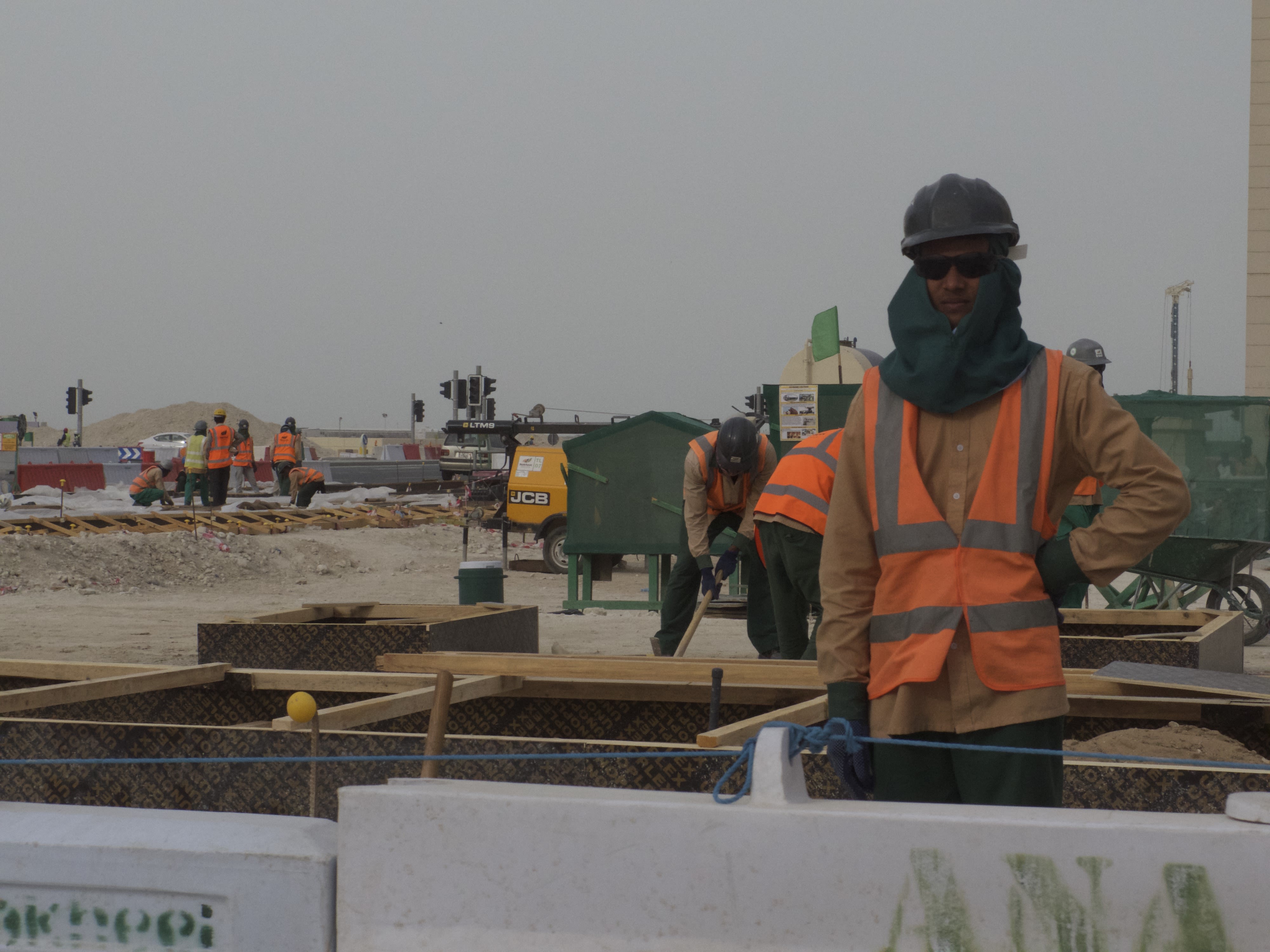 Amnesty International: workers on site in Doha (Qatar)